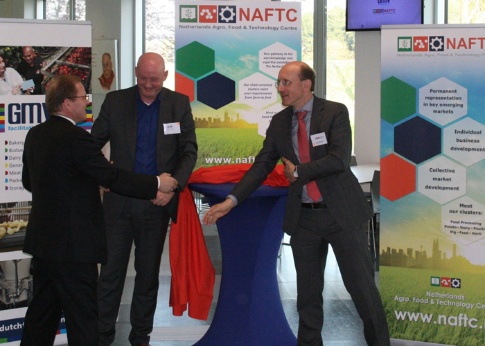 Officiële lancering van de Vereniging NAFTC. V.l.n.r. Henk van Duijn (vice-voorzitter NAFTC), Marcel van (directeur GMV) en Marinus Overheul (trekker internationaal topsector Agr & Food).