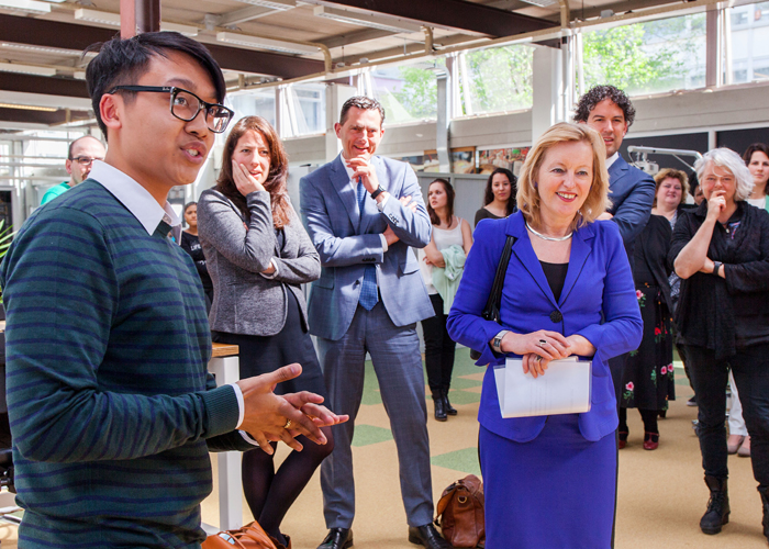 Voordat minister Bussemaker het geactualiseerde Techniekpact in ontvangst nam, bracht ze een werkbezoek aan het Albeda College/Zadkine Techniek & Technologie in Rotterdam. Het werkbezoek vond plaats om kennis te maken met meisjes die een opleiding volgen binnen techniek.