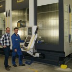 Directeur Gerard Spierings van CoMaTech (links) en John Hurkens, programmeur en CNC-frezer, zijn bijzonder ingenomen het FPT Tessen 50 bewerkingscentrum.