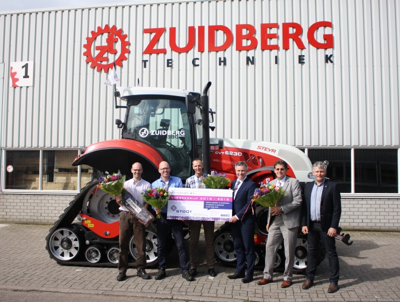 De huldiging bij Zuidberg. Opleiding staat hoog in het vaandel bij het bedrijf.