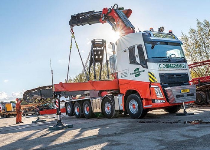 Zwaartransport truck voor Zwagerman Transport & Hijswerk