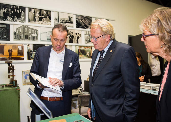 Anco Euser, Jaap Smit Commissaris van de Koning van Zuid Holland en Burgemeester Jolanda de Witte van Albrandswaard in het vernieuwde Widenhorn Museum