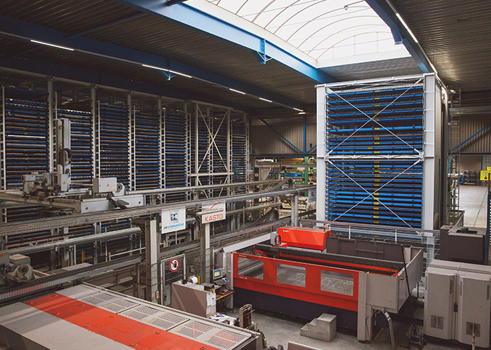 De Cromvoirtse beschikt over een grote lasersnijcapaciteit en geautomatiseerde magazijnen met in totaal 1100 palletplaatsen.