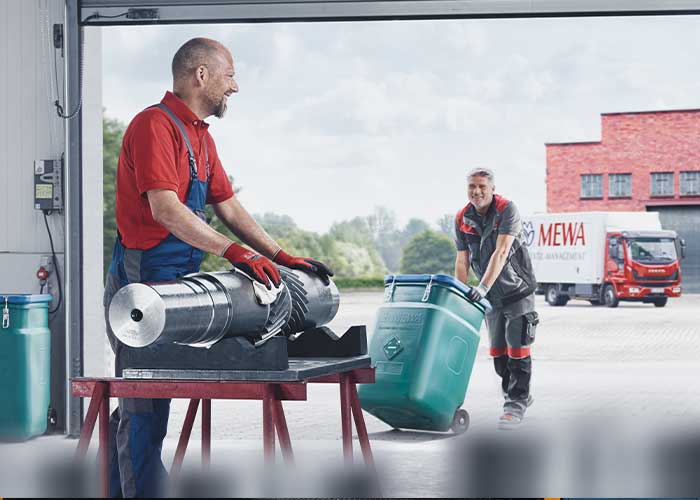 De poetsdoeken worden geleverd tot aan de werkplaats. (Foto’s: Mewa)