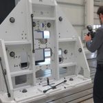 Met de VSET modules wordt de geometrie van het werkstuk buiten de machine gemeten, zodat de machine door kan produceren.