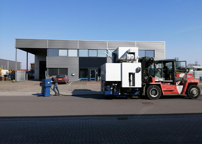 De verhuizing van een 12 ton wegend 5-assig bewerkingscentrum naar het nieuwe bedrijfspand was de grootste uitdaging voor Branko Prijs.