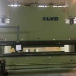 Een omgebouwde LVD 450-5300 met Delem DA69T besturing (8 assen).