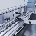 De Bendmaster kan automatisch worden uitgerust met verschillende grijpers, waarmee tot 4 meter lange platen van een stapel naar de machine kunnen worden getransporteerd.