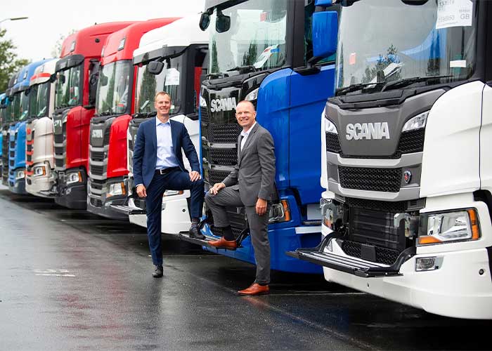 Johan Uhlin (links) en Janko van der Baan van Scania zijn zeer te spreken over de ondersteuning door de overheid. Scania heeft tijdens de eerste NOW-regeling in totaal € 7 miljoen ondersteuning gekregen. Een tweede ronde is echter niet aangevraagd.