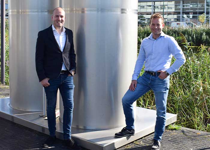 Teun van Leeuwen (l) en Martijn van Schie zien dat een uitgebreid service-aanbod de drempel wegneemt om via een (online) veiling industriële machines te verkopen of te kopen