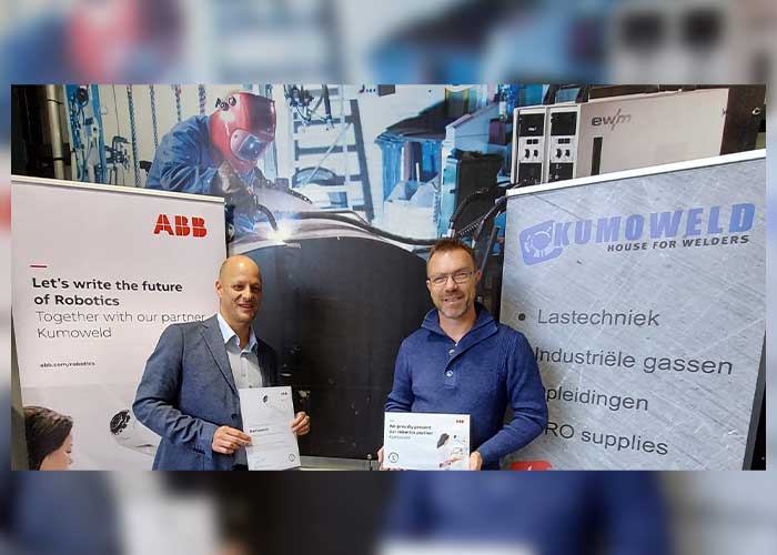 Martin Visser van ABB Robotics (links) en René Kuipers van Kumoweld.