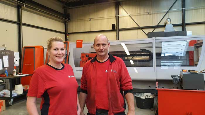 Heleen van der Linde en Jan de Roo zijn samen aan het avontuur Rolin Metaal begonnen. Heleen programmeert en bedient de lasersnijmachine, Jan concentreert zich op het laswerk.