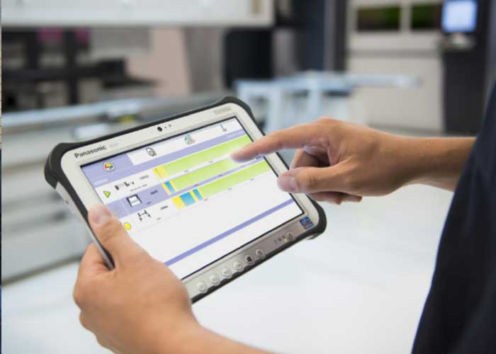 Alle informatie die in CADMAN-JOB beschikbaar is, is ook zichtbaar op de industriële tablet Touch-i4. De Touch-i4 is een soort navigatiesysteem door het hele bedrijf heen.