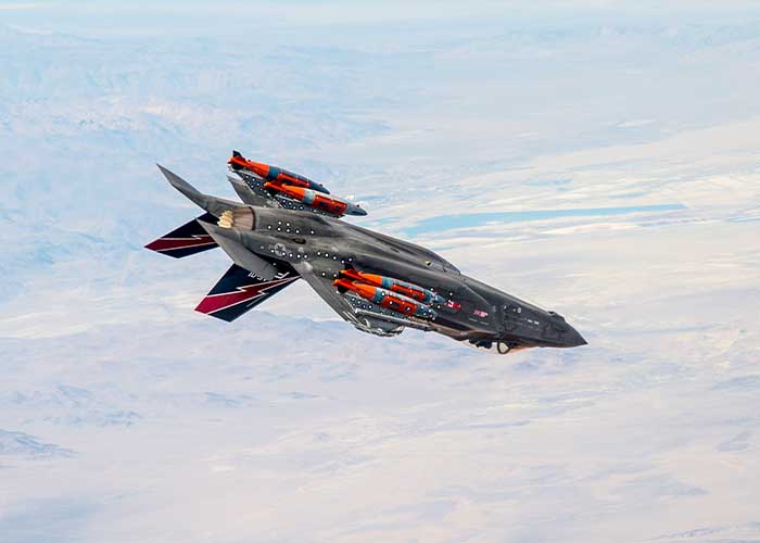 De F-35 Lightning II, nog vaak de JSF genoemd, is een multimission gevechtsvliegtuig dat de F16 gaat vervangen