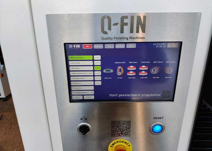 De nieuwste software van Q-Fin is zo ontwikkeld dat de operator het touchscreen intuïtief kan bedienen en de machine als het ware zich zelf instelt.