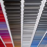 De nieuwe ColourSelector is een display met 490 kleurstaalpanelen in gepoederlakt aluminium, gepresenteerd in chromatische volgorde.