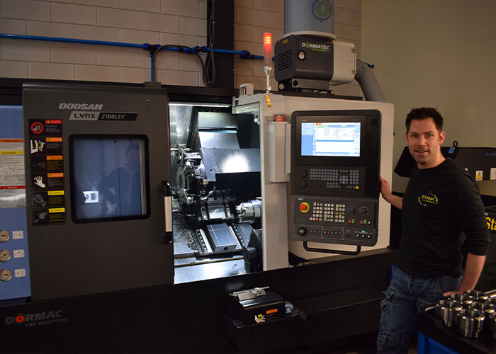 Evink CNC Verspaning heeft twee CNC-draaibanken van Doosan in gebruik. Met een stangenlader, subspindel en afvoerband is het al mogelijk om onbemand te produceren.