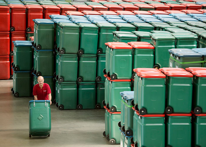 De veiligheidscontainers SaCon voor het bewaren van de doeken dragen hun steentje bij aan de organisatie en veiligheid bij moderne bedrijven.