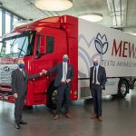 De overhandiging van de Hyundai Xcient Fuel Cell vrachtwagen op waterstof aan MEWA.