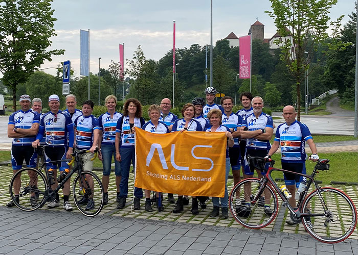 Een groot deel van het team van Machinefabriek Westerhof nam deel aan de trainingsdag in het heuvelachtige gebied rond Bad Iburg om te wennen aan het klimmen.