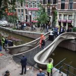 De metalen 3D-geprinte voetgangersbrug over de Oudezijds Achterburgwal in Amsterdam is medio juli officieel door Koningin Maxima geopend.