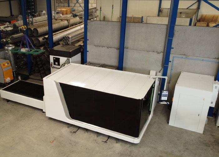 De nieuwe Bodor lasersnijmachine met 12 kW laservermogen bij Paul Meijering. Deze zal evenals de andere laser (6000x2000 mm met 4 kW) gevoed gaan worden vanuit een centraal magazijn.