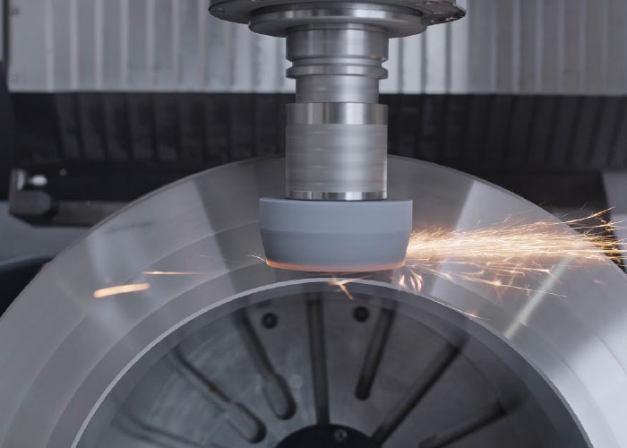 Dankzij de DMG Mori Grinding technology cycle is het mogelijk om ook slijpbewerkingen uit te voeren met een draaifreescentrum.