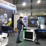 De verticale, drie-assige SVM 4100 freesmachine van Doosan wordt tijdens METAVAK de primeur bij Dormac. Daarnaast wordt cobot-automatisering in de spotlights gezet.