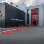 Axalta heeft eigen lakken geleverd voor het nieuwe pand. De staalconstructie is gecoat in een zilvergrijze polyester poederlak. De aluminiumpuien zijn gecoat in een zwartgrijze poederlak.