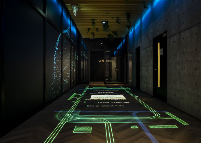 Siemens schotelt bezoekers van het Digital Experience Center hologrammen, augmented reality, digitale tweelingen en nog veel meer voor.