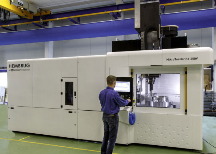 De verticale MikroTurnGrind 650V is een hybride draai-/slijpmachine voor werkstukken tot 1.000 mm ø.