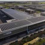 De nieuwe fabriek van SAB in Geldermalsen, waar hightech stalen panelen voor dak- en gevelbekleding worden geproduceerd.
