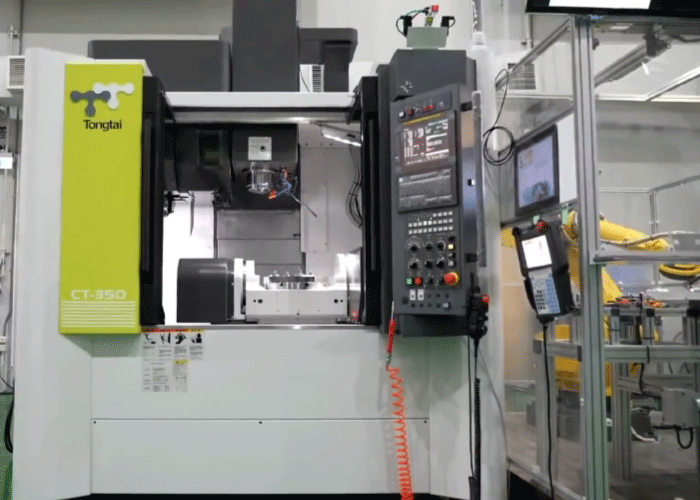 De 5-assige machine CT-350 van Tongtai kan worden voorzien van verschillende automatisering-units. TIMS (Tongtai Intelligent Manufacturing System) integreert alle communicatie tussen machines en automatisering.