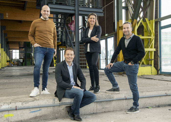 Martijn van Schie, Angelique Molenberg, Patrick van Goor en Teun van Leeuwen, beschikt over jarenlange ervaring bij de verkoop van machines en op het gebied van veilingen.