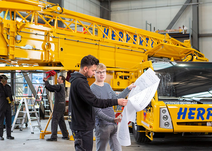 De vraag naar technologisch onderzoek, planning en berekeningen voor een industrieel, bouwkundig project blijft alsmaar stijgen. (Foto: Techniekbeeldbank/Timon Jacob)