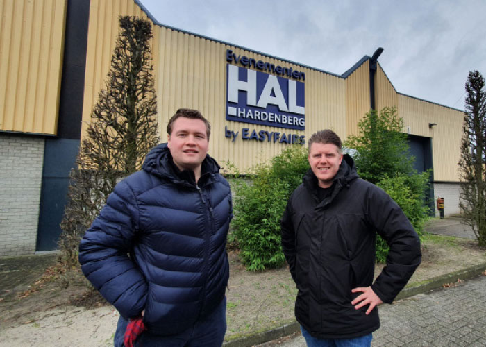 Tim Lensen en Thomas Eilders zijn de adviseurs die vanuit Easyfairs de exposanten van MIX Noordoost begeleiden. “Wij bieden het podium, zorgen voor de stand en helpen bij de voorbereiding. De exposanten hoeven alleen maar voor de inhoud te zorgen.”