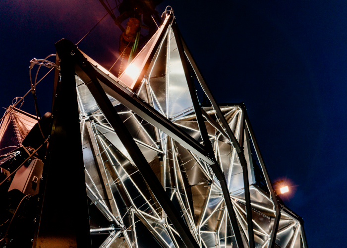 Fisheye produceerde met de buislaser het metalen en aluminium frame voor the Star in Motion, een 6 meter grote stervormige lichtconstructie die binnen de Kingdom Tower in Riyad hangt.