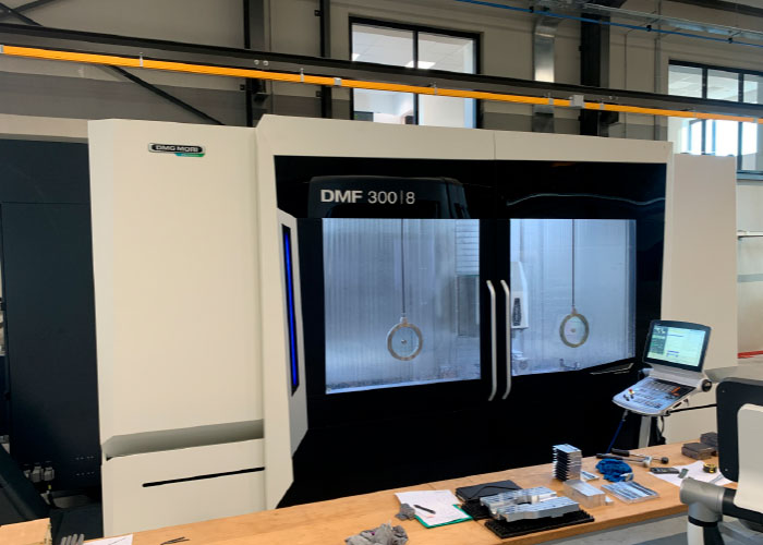 Met de komst van de DMG Mori DMF300|8 freesmachine (werkbereik van 3000x800x850) heeft Tools & Technics Houben de mogelijkheden in 5-assig simultaan frezen verder uitgebreid.