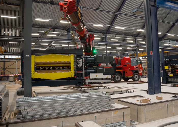 Op de nieuwe decoiler die wordt opgebouwd gaat MCB RVS- en aluminiumplaten verwerken. Deze machine kan plaatbreedtes knippen van 2000 mm en diktes van 5 mm.