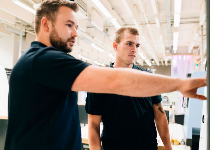 Dankzij de uitgebreide training van Heidenhain, kan STODT studenten de kneepjes van het programmeren nog beter bijbrengen.