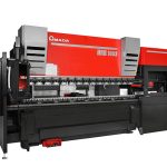 Amada’s HRB-ATC is voorzien van een automatische gereedschapswisselaar die hetzelfde aantal plaatsen voor gereedschappen biedt als de hoogwaardige HG-ATC-oplossing.