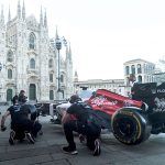 Alfa Romeo maakte op 24 juni Milaan op een bijzondere manier wakker om de 112e verjaardag van het automerk te vieren. Dat gebeurde met een F1 auto, waarvoor diverse onderdelen worden gemaakt met de metaalprinters van Additive Industries.