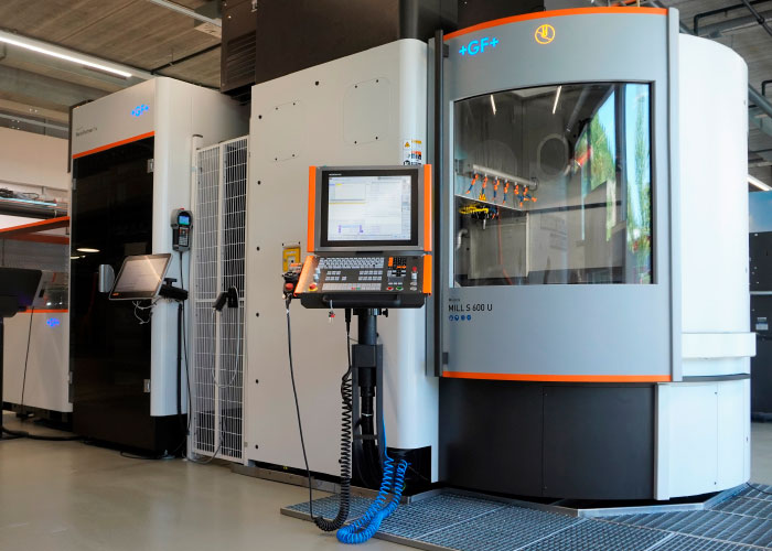 GF Machining Solutions zet in het Technologiecentrum in Biel een Mill S 600 U in voor het verspanen van grafiet.