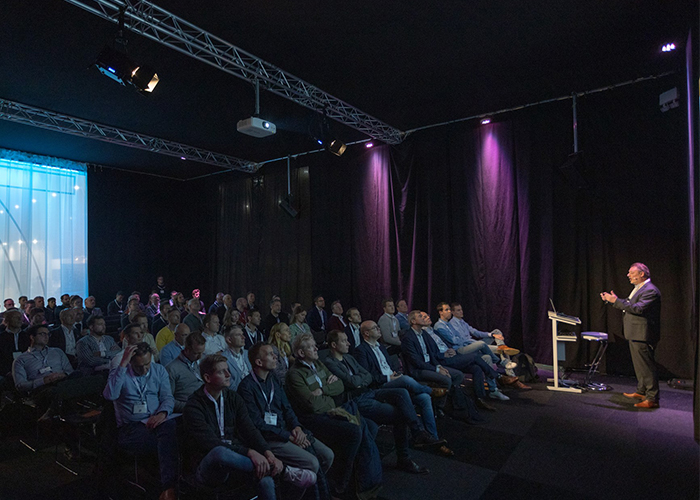 In het Ketentheater vinden op alle beursdagen interessante presentaties en workshops plaats over thema’s die nu actueel zijn in de maakindustrie.