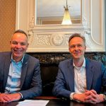 Voor algemeen directeur van Mikrocentrum Bert-Jan Woertman (links) en directeur van KIVI Miguel Delcour is de samenwerking tussen hun organisaties een logische stap. (Foto: Delia Appelman)