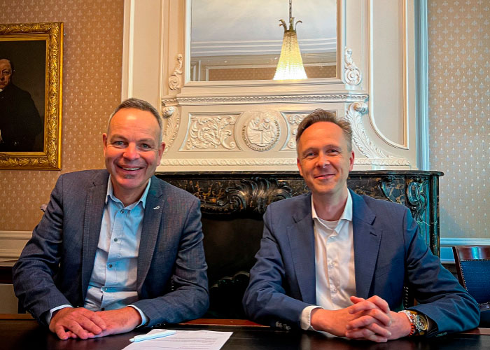 Voor algemeen directeur van Mikrocentrum Bert-Jan Woertman (links) en directeur van KIVI Miguel Delcour is de samenwerking tussen hun organisaties een logische stap. (Foto: Delia Appelman)