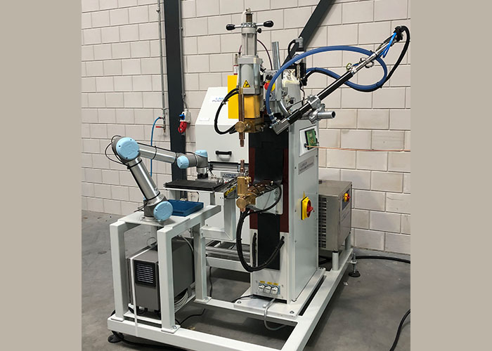 Het Laskar-Puntlastechniek team zal onder meer een cobotcel demonsteren, die een draadproduct puntlast. De cobot zal geautomatiseerd samenwerken met een Tecna inverter puntlasmachine.