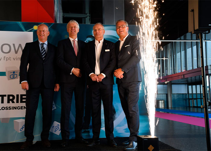 V.l.n.r. FME-voorzitter Theo Henrar, CEO ASML Peter Wennink, FPT-VIMAG-voorzitter André Gaalman en CEO Jaarbeurs Jeroen van Hooff bij de opening van de vakbeurzen TechniShow en ESEF Maakindustrie.