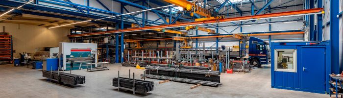 Door de nieuwbouw is de productieruimte verdubbeld. De nieuwe hal geeft meer rust er kan nu sneller en efficiënter worden gewerkt dan voorheen.