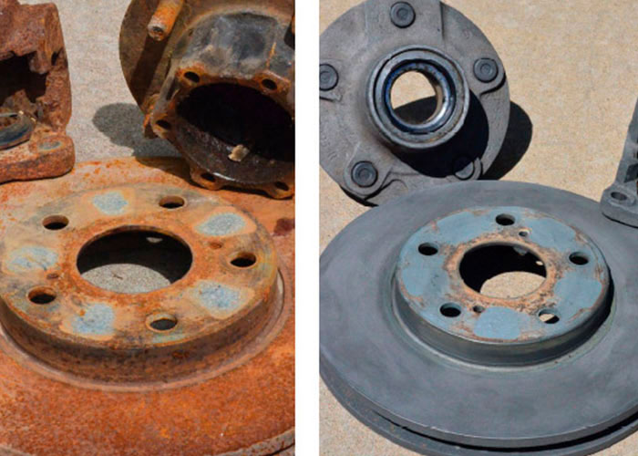 Metalen onderdelen voor en na behandeling met de roestverwijderaar Evapo-Rust van CRC Industries.